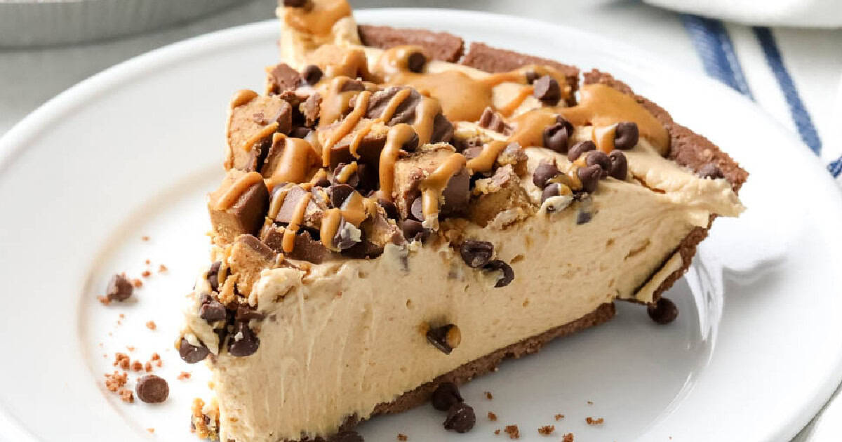 Quick 4-Ingredient Chocolate Peanut Butter Pie Everyone Loves